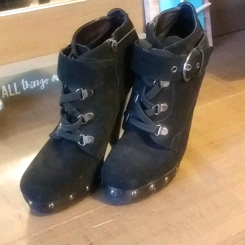 Colin Stuart heels